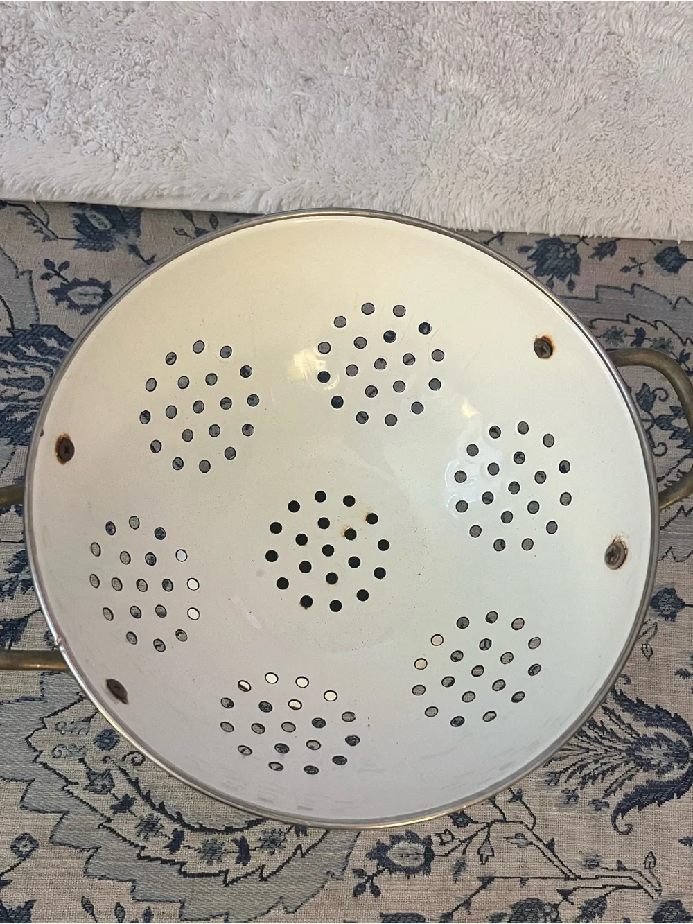 vintage 70-80’s M. Kamenstein Inc. white goose enameled metal pedestal colander